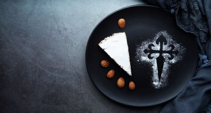 Fetta di torta con croce di santiago
