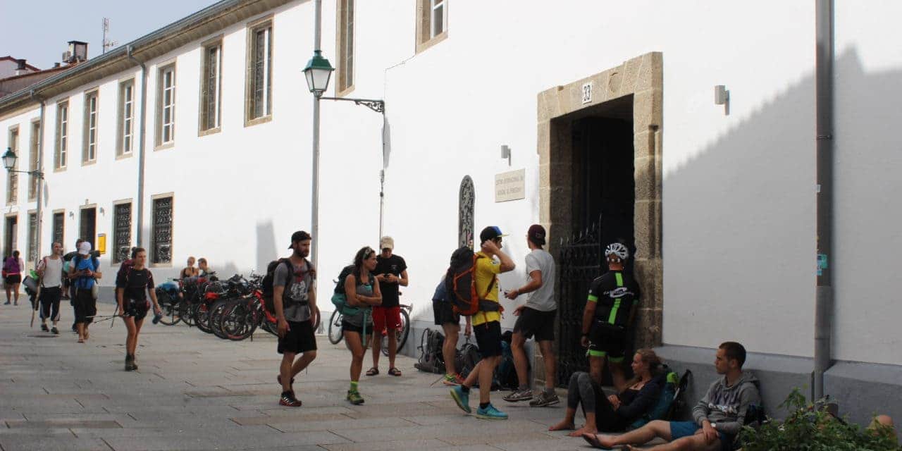 Fila per ottenere la compostela