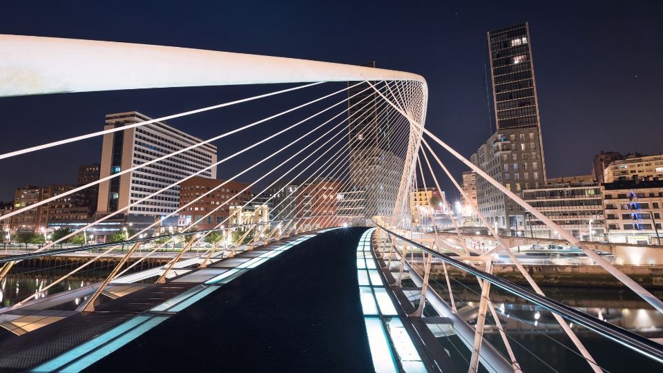 Il ponte di zubizuri a bilbao