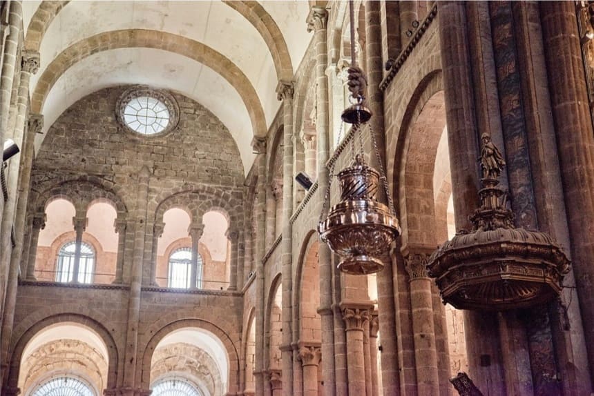 Interno cattedrale di santiago con botafumeiro