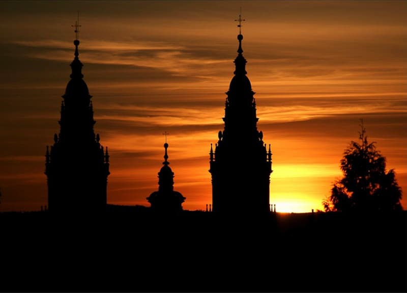 Le guglie della cattedrale di santiago al tramonto