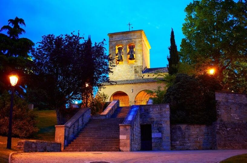 Le regole del cammino di santiago per il rispetto della religione chiesa di cizur menor