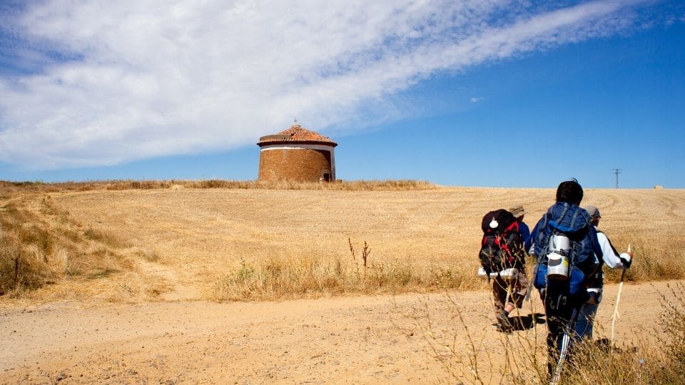 Lungo il cammino di santiago la giornata tipo inizia camminando