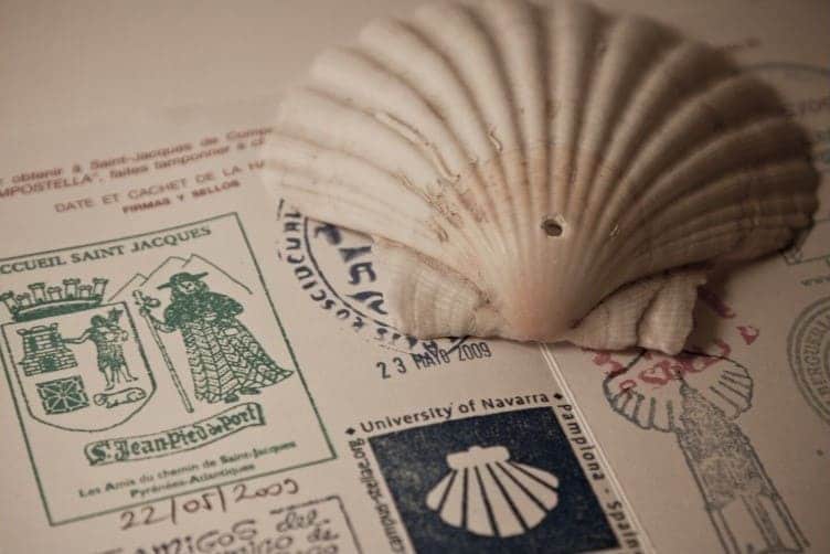 Organizzare il cammino di santiago anche procurando credenziale e conchiglia