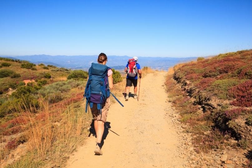Pellegrini mostrano come prepararsi al cammino di santiago