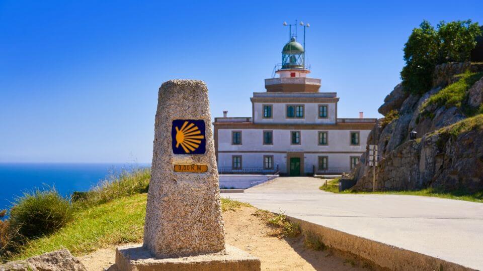 Pietra miliare km 0 e faro di finisterre