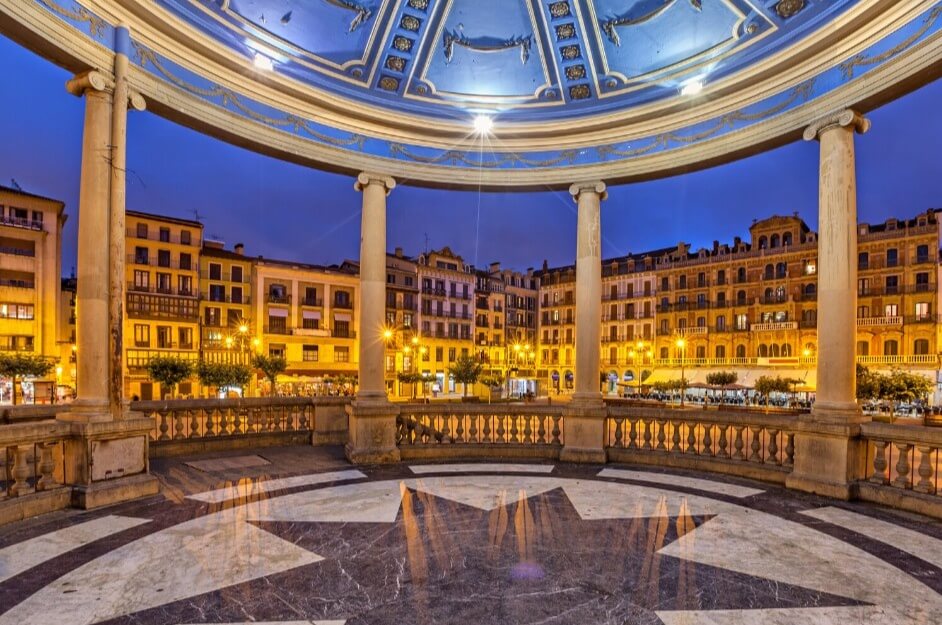 Plaza del castillo di pamplona in navarra