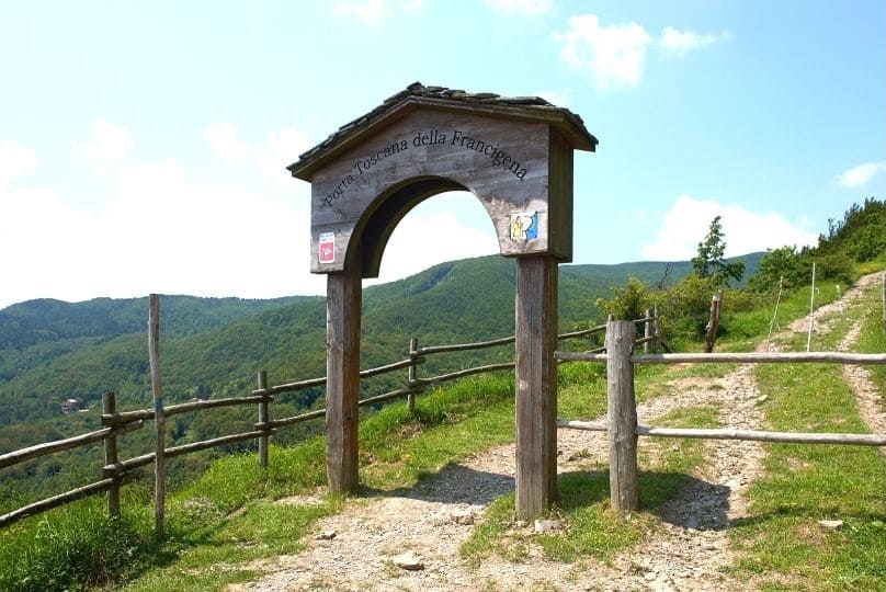Porta toscana sulla via francigena