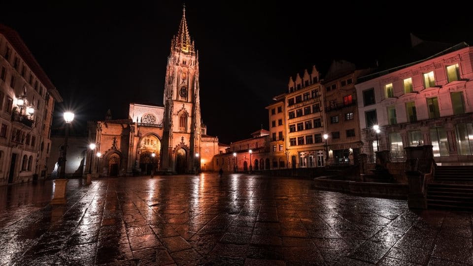 Sul cammino primitivo si trova la cattedrale del santo salvatore di oviedo
