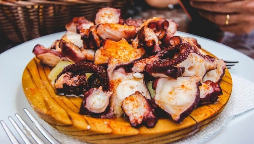 Nel menu del pellegrino sul cammino santiago c'è il polpo alla galiziana