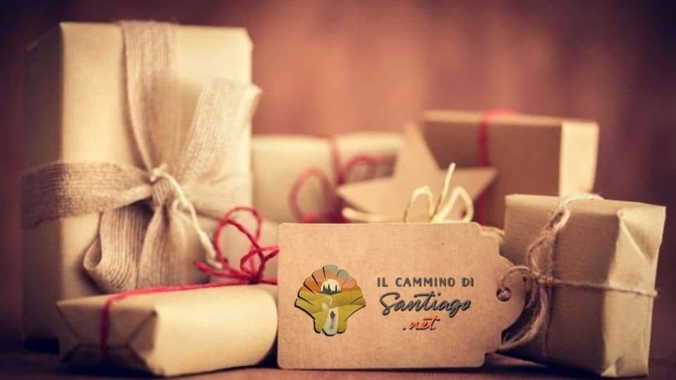 Pacchetti regalo con logo del sito