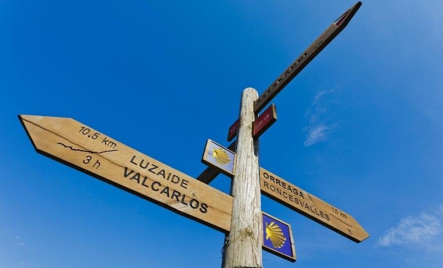 indicazioni lungo il Cammino di Santiago a Roncisvalle
